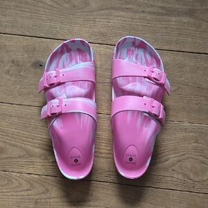 Shade & Shore Pink And White Tie Dyed Sandals